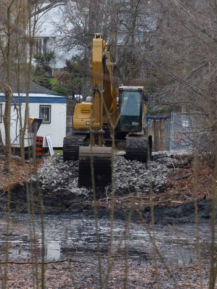 Dredging Wendigo Pond, November 2014. Photo: Karen Yukich